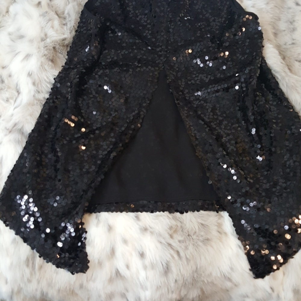 Black sequined split back tank top - Picture 3 of 5